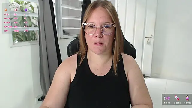 Snapshot of tamy_shine87 chatting on December 19, 2025, 8:55 pm tamy shine87 online show from December 19, 2025, 8:55 pm