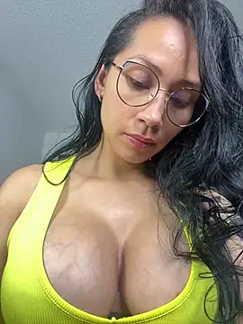 Angela isabella online show from March 10, 2026, 10:47 pm