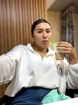 Ambar pe  online show from March 22, 2026, 8:10 pm