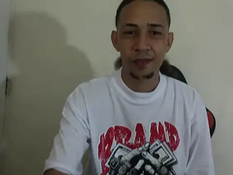 Snapshot of the_younger1 chatting on April 4, 2026, 2:18 am the younger1 online show from April 4, 2026, 2:18 am