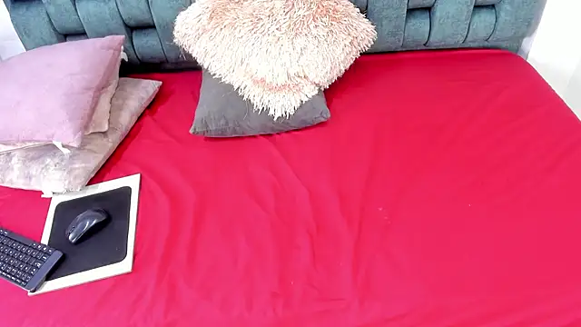 Snapshot of IsiisLovei chatting on December 20, 2025, 11:57 am IsiisLovei online show from December 20, 2025, 11:57 am