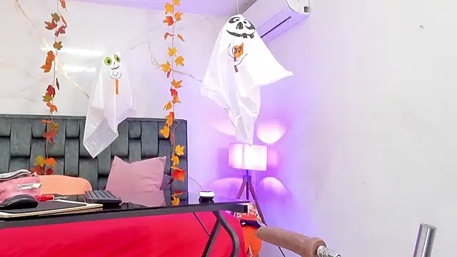 Snapshot of IsiisLovei chatting on October 30, 2025, 2:47 pm IsiisLovei online show from October 30, 2025, 2:47 pm