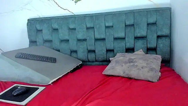 Snapshot of IsiisLovei chatting on March 2, 2026, 2:35 pm IsiisLovei online show from March 2, 2026, 2:35 pm