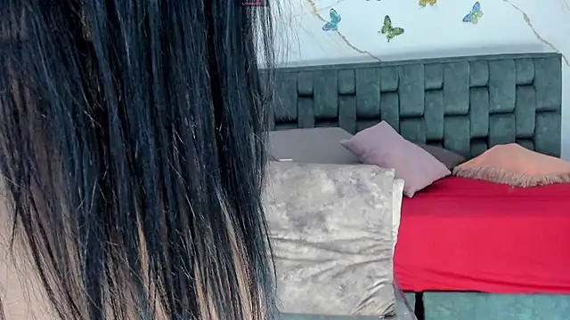 Snapshot of IsiisLovei chatting on February 18, 2026, 2:13 pm IsiisLovei online show from February 18, 2026, 2:13 pm