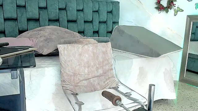 Snapshot of IsiisLovei chatting on January 14, 2026, 12:42 pm IsiisLovei online show from January 14, 2026, 12:42 pm