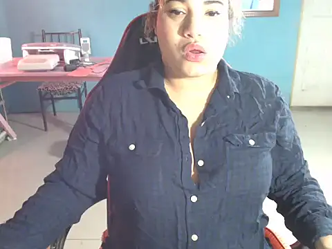 Hilarybunnyy online show from May 13, 2026, 4:58 pm