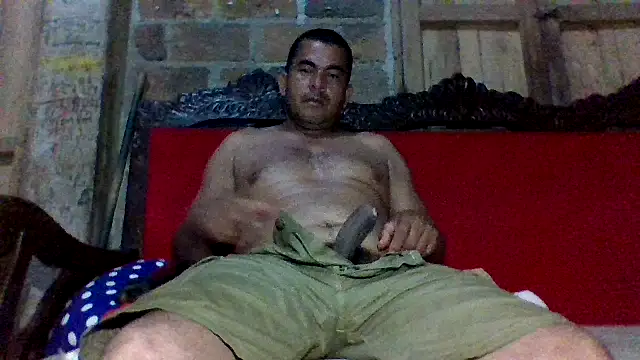 Snapshot of axomen chatting on February 19, 2025, 3:39 am axomen online show from February 19, 2025, 3:39 am