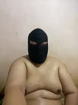 ilovepoochai online show from November 12, 2025, 4:44 pm