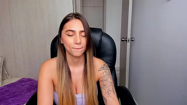 Snapshot of StacyConner chatting on November 19, 2025, 8:42 pm StacyConner online show from November 19, 2025, 8:42 pm