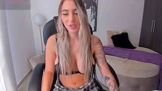 Snapshot of StacyConner chatting on February 14, 2025, 6:40 pm StacyConner online show from February 14, 2025, 6:40 pm