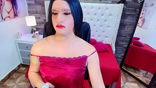 TRINY TS online show from November 21, 2025, 9:25 pm