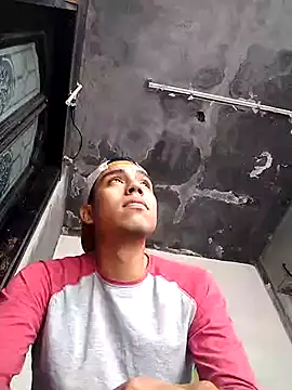 AlexAlejandro13 online show from December 18, 2024, 7:41 pm