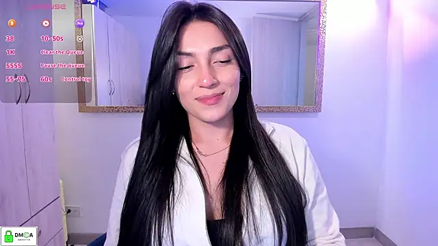 EricaVanderhill online show from April 7, 2026, 1:07 am