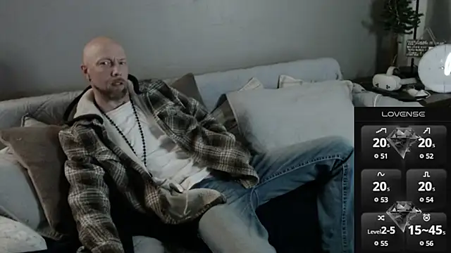 MaxRouger online show from November 26, 2025, 3:17 am