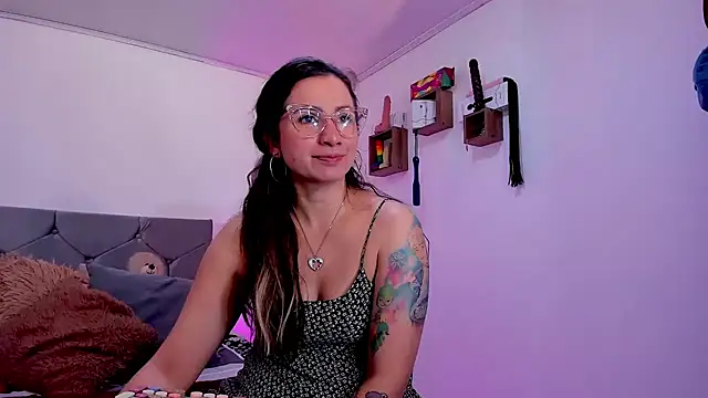 vanessabrown  online show from November 29, 2025, 3:56 pm