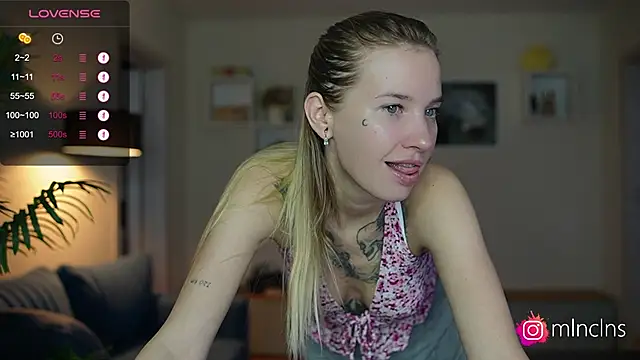 Snapshot of melanielwithu chatting on October 20, 2025, 11:00 am melanielwithu online show from October 20, 2025, 11:00 am