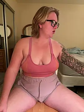 Lizzyloo online show from February 3, 2025, 2:02 pm
