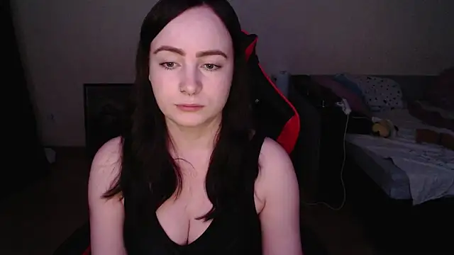 Snapshot of Laralianna chatting on February 22, 2026, 10:44 pm Laralianna online show from February 22, 2026, 10:44 pm