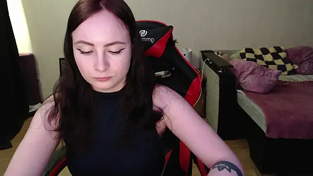 Laralianna online show from April 13, 2026, 10:52 am