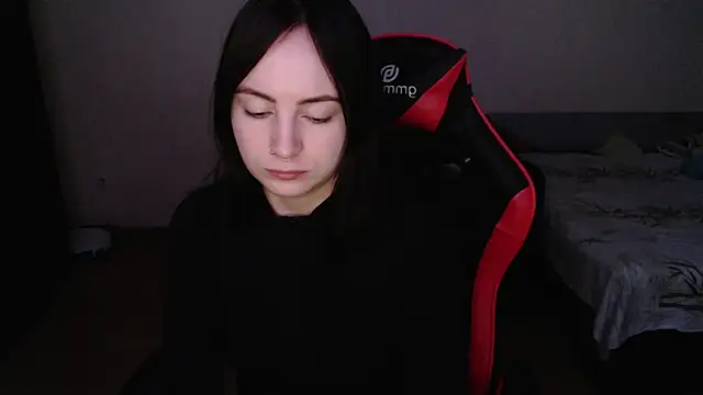 Laralianna online show from November 3, 2025, 6:55 pm