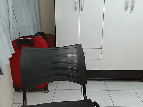 Snapshot of vaholiver chatting on February 12, 2026, 6:29 pm vaholiver online show from February 12, 2026, 6:29 pm