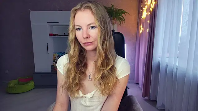 Cuddle Cat online show from November 12, 2025, 5:33 am