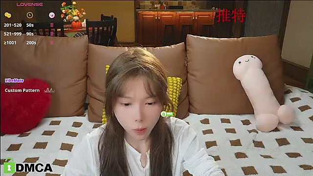 Luna520 online show from January 3, 2025, 1:13 pm