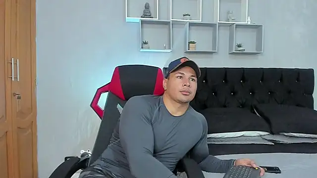 tyler hank01 online show from November 23, 2025, 2:05 pm