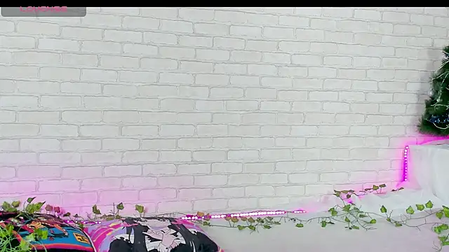 LinaKenny online show from December 16, 2025, 9:57 am