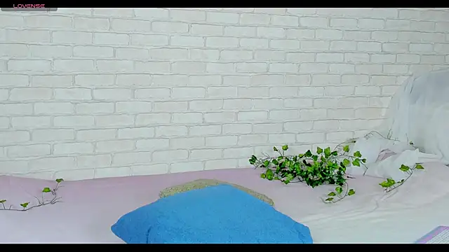 LinaKenny online show from January 12, 2026, 2:13 pm