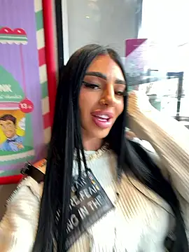 Britney Charm  online show from January 18, 2026, 9:56 am