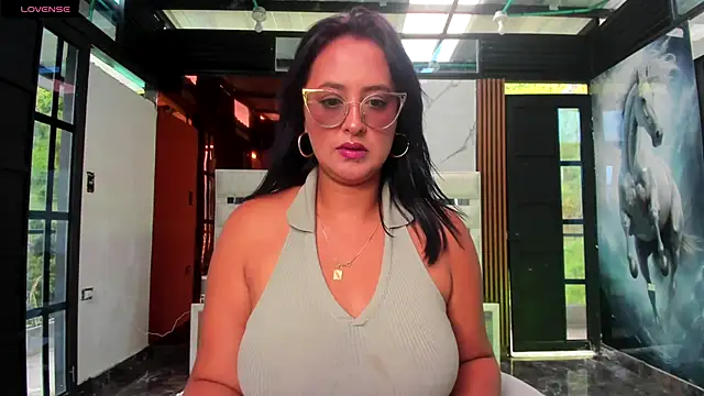 Snapshot of KiaMiller chatting on December 1, 2025, 9:04 pm KiaMiller online show from December 1, 2025, 9:04 pm