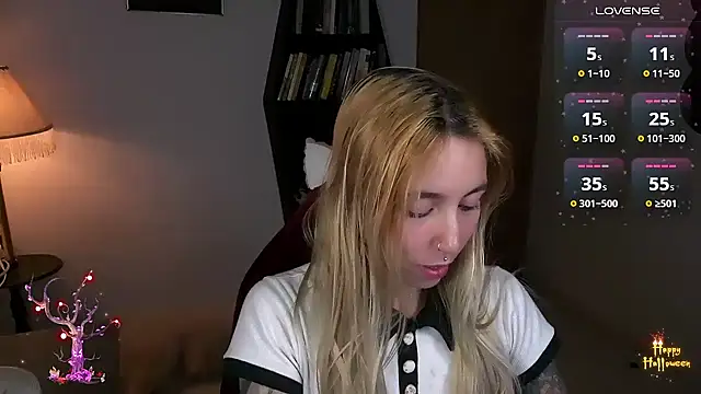 Saucy Jenn online show from October 30, 2025, 5:06 am