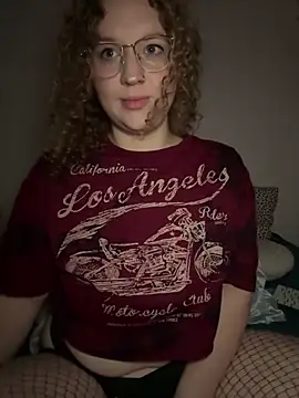 Snapshot of EmmieRae chatting on October 19, 2025, 3:42 am EmmieRae online show from October 19, 2025, 3:42 am