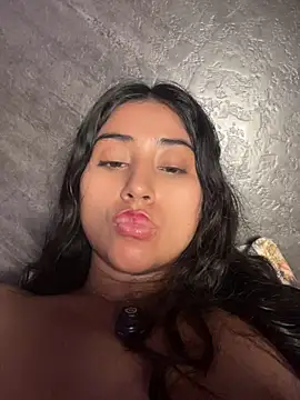 Snapshot of Valentinne_z chatting on June 3, 2026, 2:33 pm Valentinne z online show from June 3, 2026, 2:33 pm