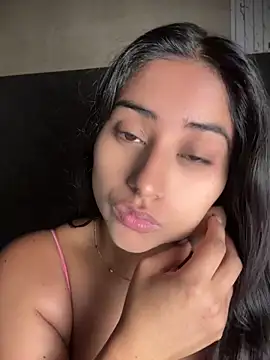 Snapshot of Valentinne_z chatting on June 18, 2026, 10:42 am Valentinne z online show from June 18, 2026, 10:42 am