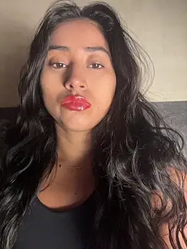 Snapshot of Valentinne_z chatting on June 17, 2026, 7:52 am Valentinne z online show from June 17, 2026, 7:52 am