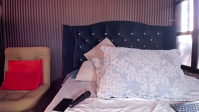 Snapshot of JuliaDawson_ chatting on February 20, 2026, 9:06 pm JuliaDawson online show from February 20, 2026, 9:06 pm