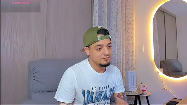 alejandro calderon1 online show from November 22, 2025, 3:49 am