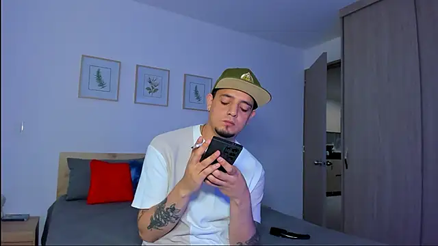 alejandro calderon1 online show from November 30, 2025, 5:08 am