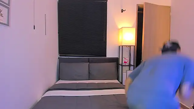 alejandro calderon1 online show from April 19, 2026, 4:24 am