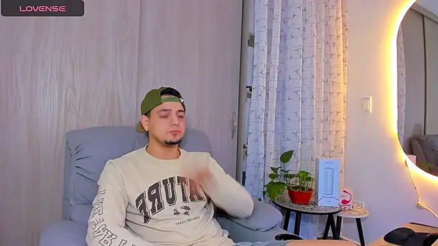 alejandro calderon1 online show from September 19, 2025, 2:15 am