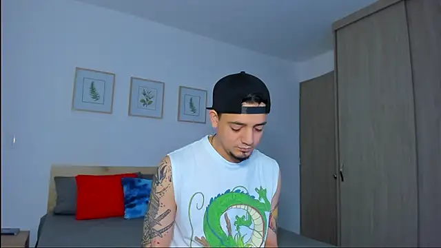 alejandro calderon1 online show from December 3, 2025, 3:07 am