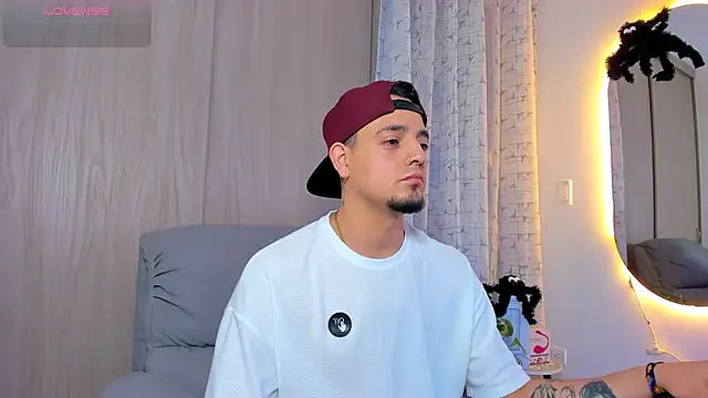 alejandro calderon1 online show from October 16, 2025, 2:09 am