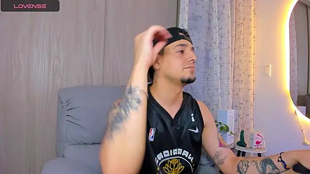 alejandro calderon1 online show from September 24, 2025, 12:29 am