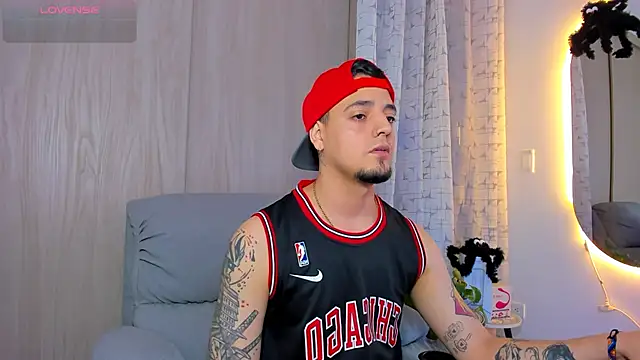 alejandro calderon1 online show from October 18, 2025, 12:12 am