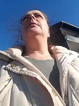 saharaheiss online show from March 3, 2025, 2:17 pm