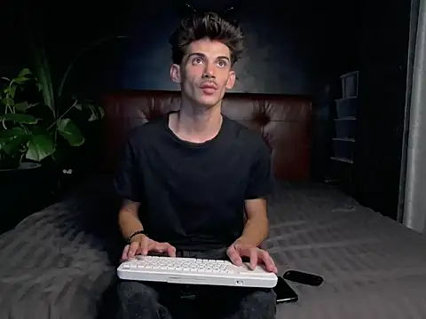 Snapshot of DanielCrush1 chatting on October 1, 2025, 5:39 pm DanielCrush1 online show from October 1, 2025, 5:39 pm