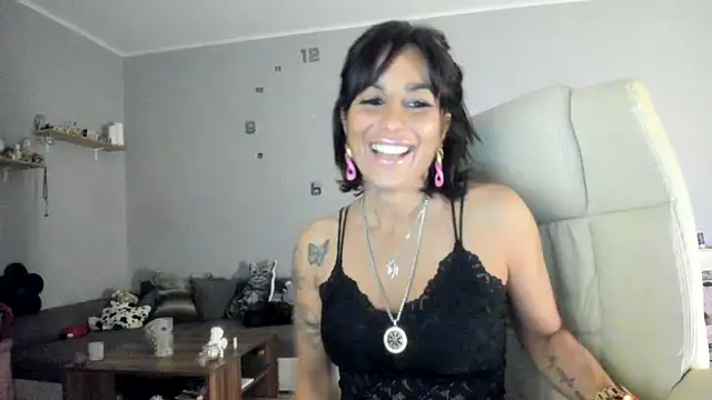 Snapshot of Orchideaxx chatting on May 16, 2026, 8:41 pm Orchideaxx online show from May 16, 2026, 8:41 pm