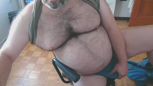 Snapshot of mikeyhotbear chatting on September 26, 2025, 8:10 am mikeyhotbear online show from September 26, 2025, 8:10 am